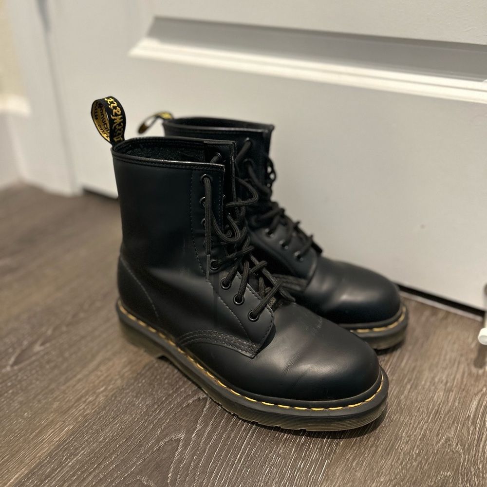 Dr. martens 1460 boots size  7 women’s